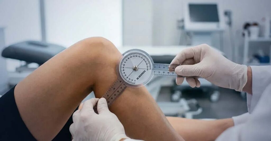 Diagram of knee range of motion degrees.